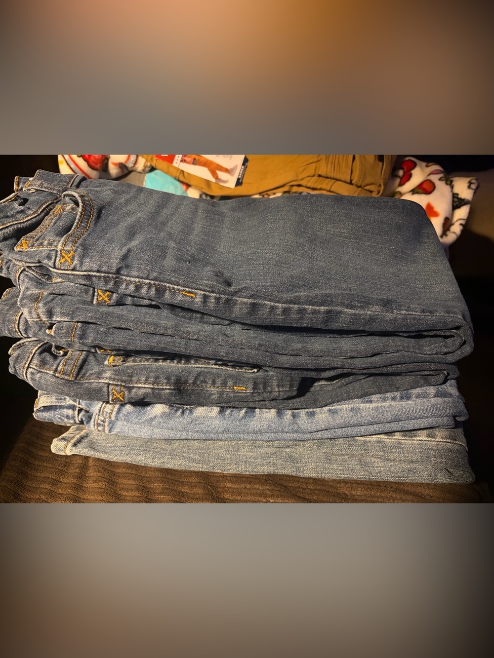 5 pair pants. Very good condition. 1 cargo and 4 jeans.